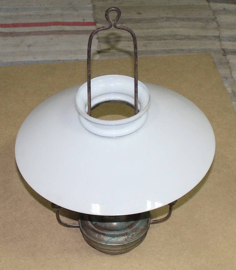 Лампа керосиновая подвесная со стеклянным абажуром. 19 век.