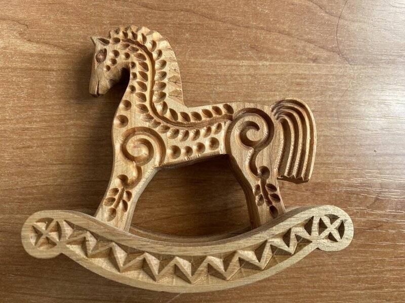 Игрушка деревянная «Конь богатырский» (лошадка-качалка)