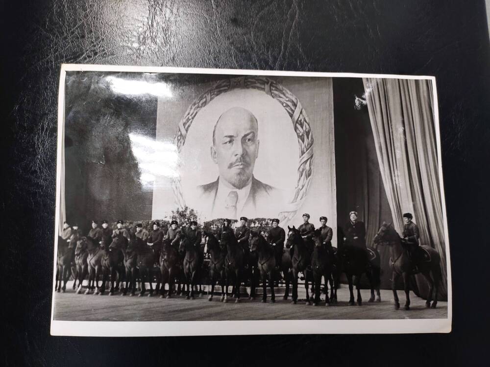 Фотокарточка из альбома героя Советского Союза В.А.Карасева