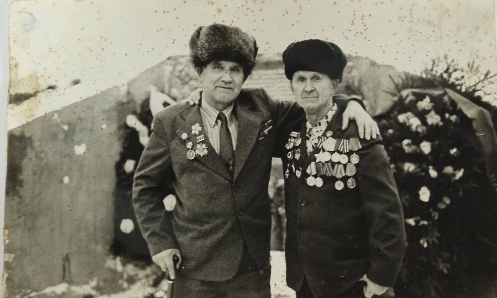 Фото участника Великой отечественной войны Журавлева Леонида Ивановича с боевым другом