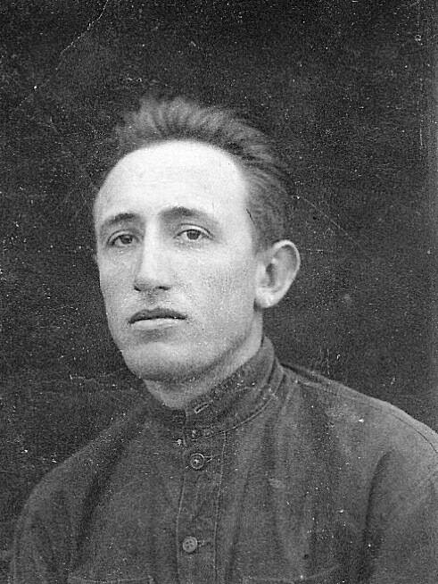 Фотография черно-белая Николаенко Михаила Захаровича, работника Ачикулакского райкома в 1930-1931 г. г.