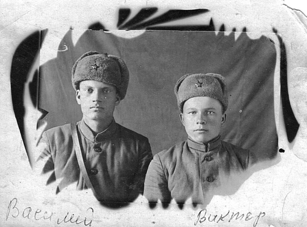 Фотография черно-белая Резниковых, Василия и Виктора, погибших в боях Великой Отечественной войны 1941-1945 г. г.