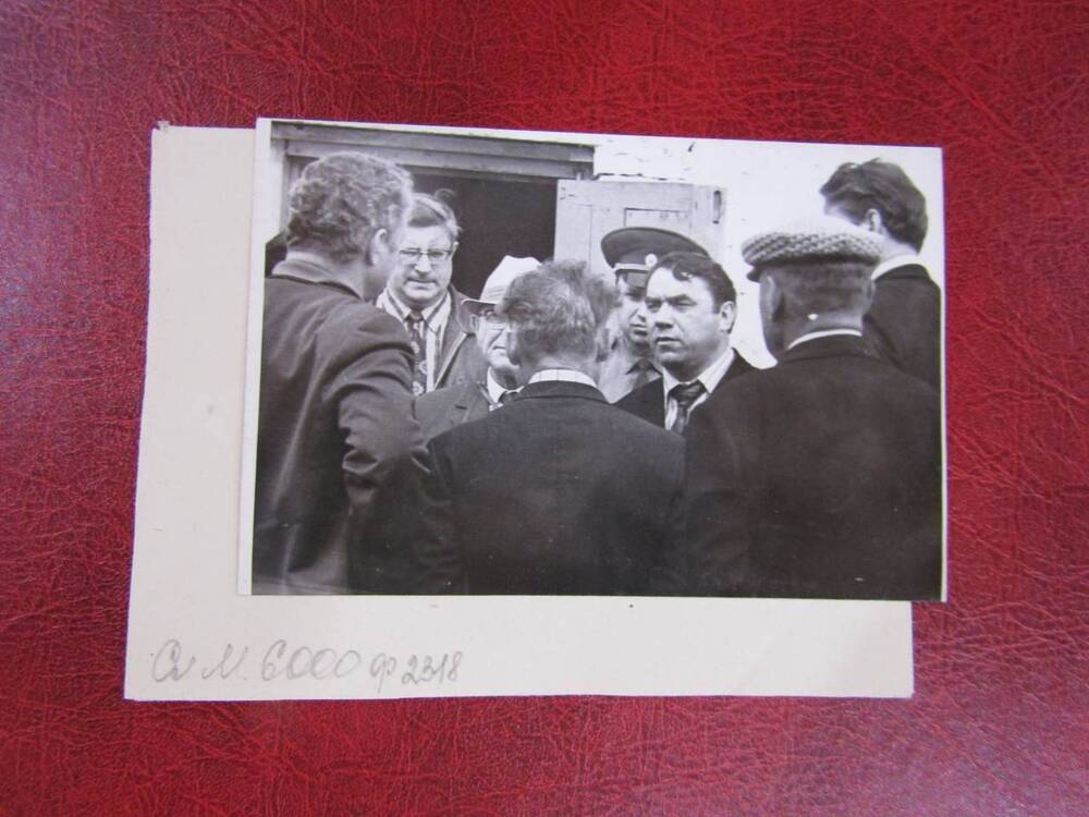 Фотография Члены бюро ОК КПСС с визитом в Туринской Слободе, 1976 год