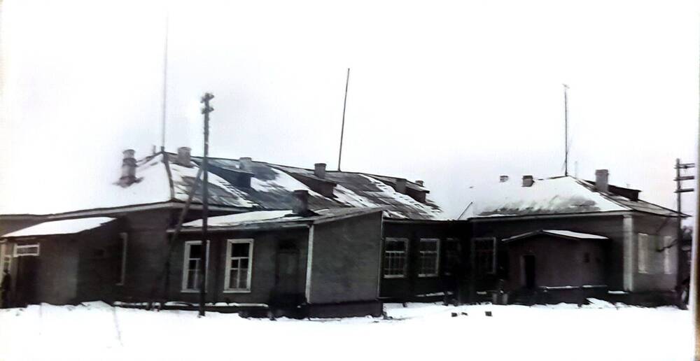 Фотография.Здание Сысольского райузла связи. Вид со двора.
