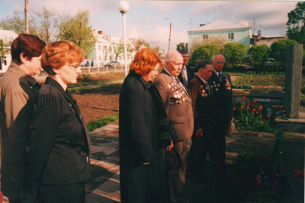 Фото. Фрагмент митинга, посвященного Дню Победы на Офицерском кладбище г.Болхова.