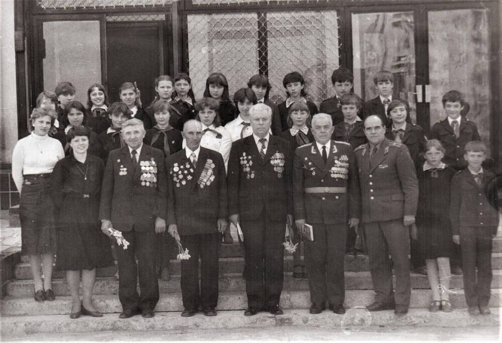 Фотография встреча школьников с ветеранами войны в РДК