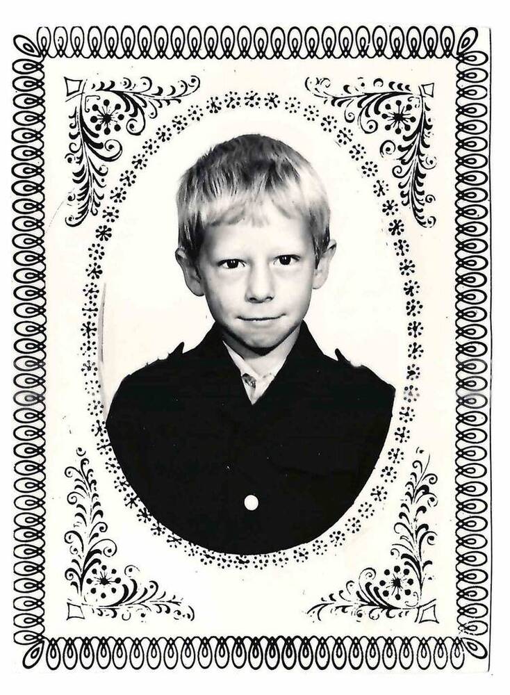 Фотография черно-белая Фурдуй Е. в детском возрасте.