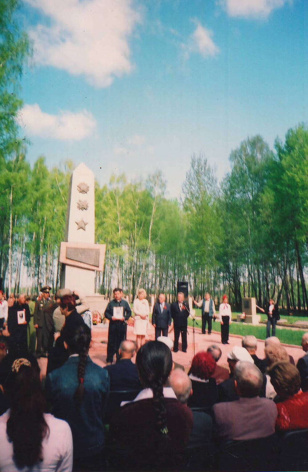 Фото. Фрагмент перезахоронения останков советских солдат на Кривцовском мемориале.