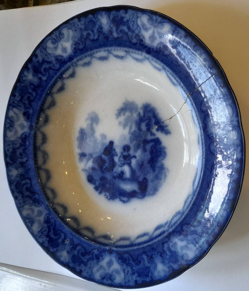 Тарелка для первого блюда, производитель WATTEAU  CAVENPORT, конец   XIX века.