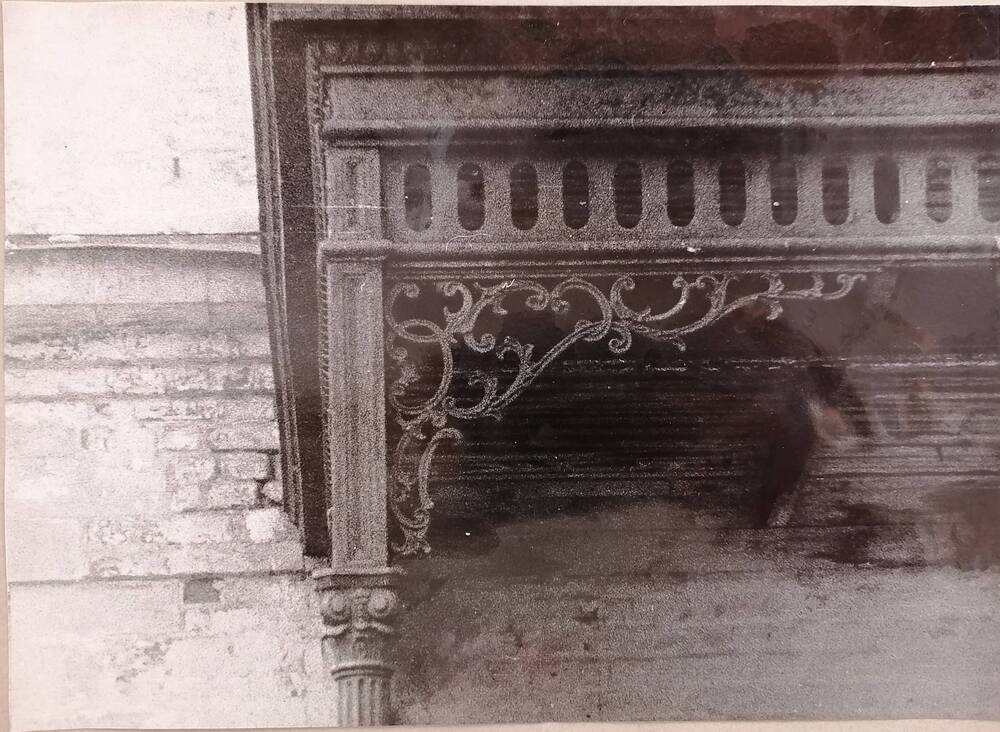 Фото чугунной решетки балкона
