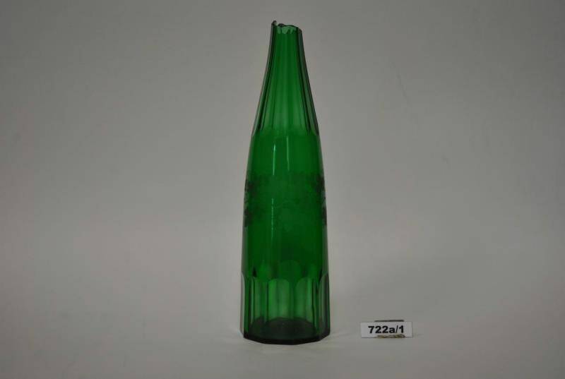Бутылка зелёная