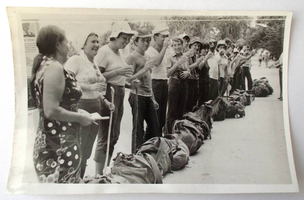 Фото. Встреча группы из похода. Т/б «Маяк». 1976 г.