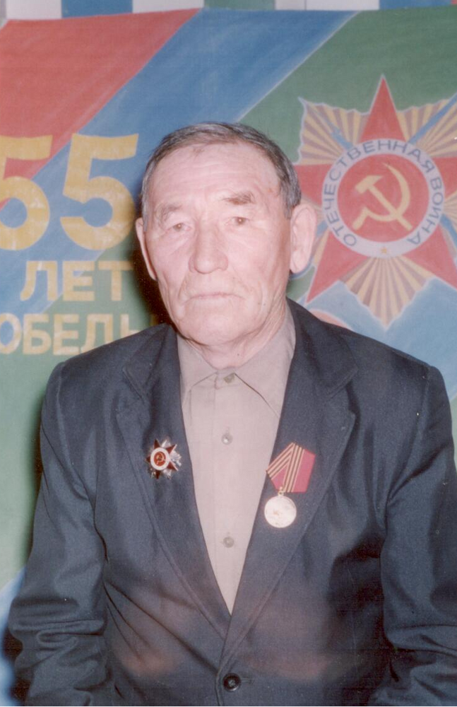 Фото погрудное, цветное Бикмурзина Михаила Токмурзиновича,участника ВОВ.