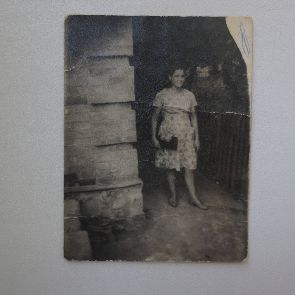 Фотография. Девушка с ридикюлем, 1970 г. , XX в., г. Александрия.