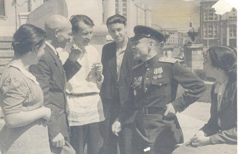 Фотография. Подполковник Тюлин Георгий Александрович с товарищами.