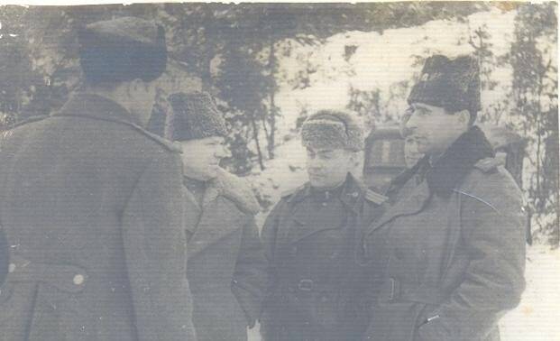 Фотография. Слева направо: Черноус, полковник Шубный, майор Тюлин Георгий Александрович, генерал-лейтенант Нестеренко А.И.