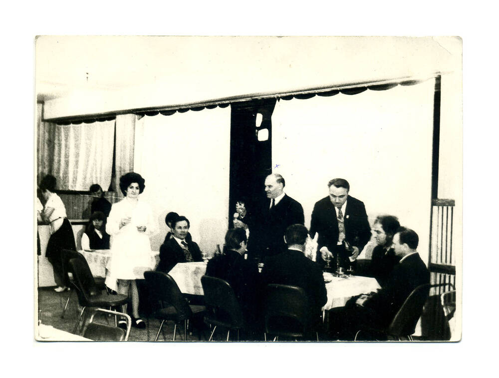 Фото. Директор ВСОЗ Шелест А.П. на открытии кафе, 1975г.