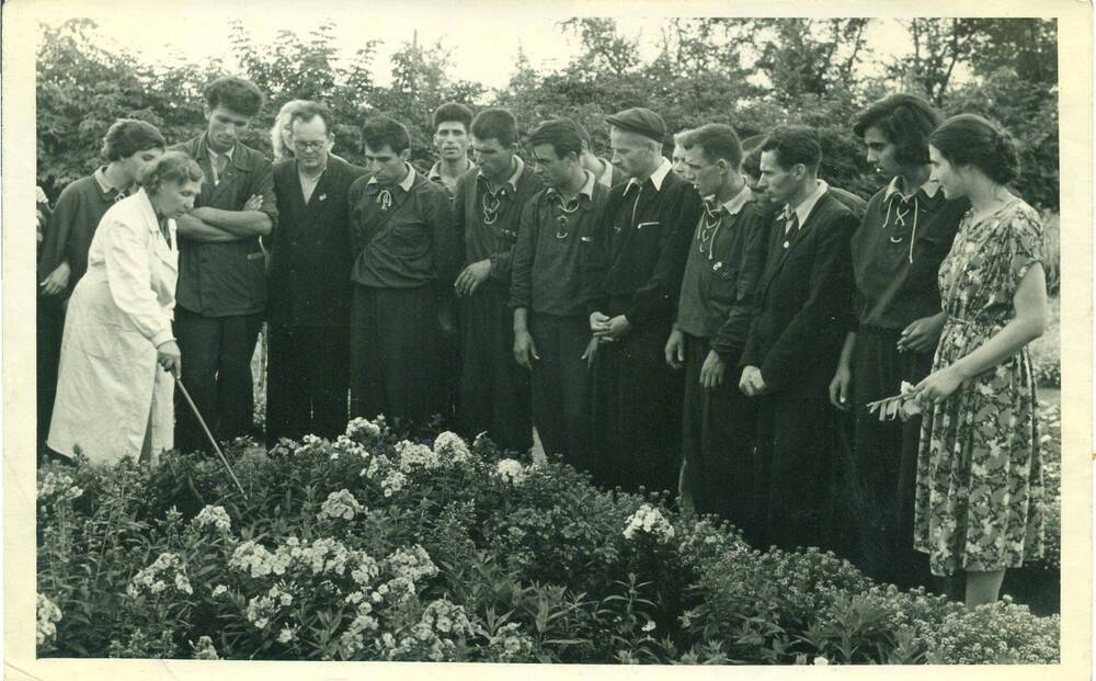 Фотография. Болгары на целинной Русско-Полянской земле, 1956 г.