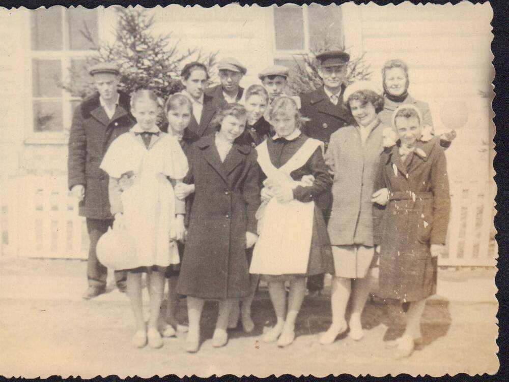 Фото сюжетное групповое, учащиеся школы им. А.С. Пушкина, г.Зея 1962 год.