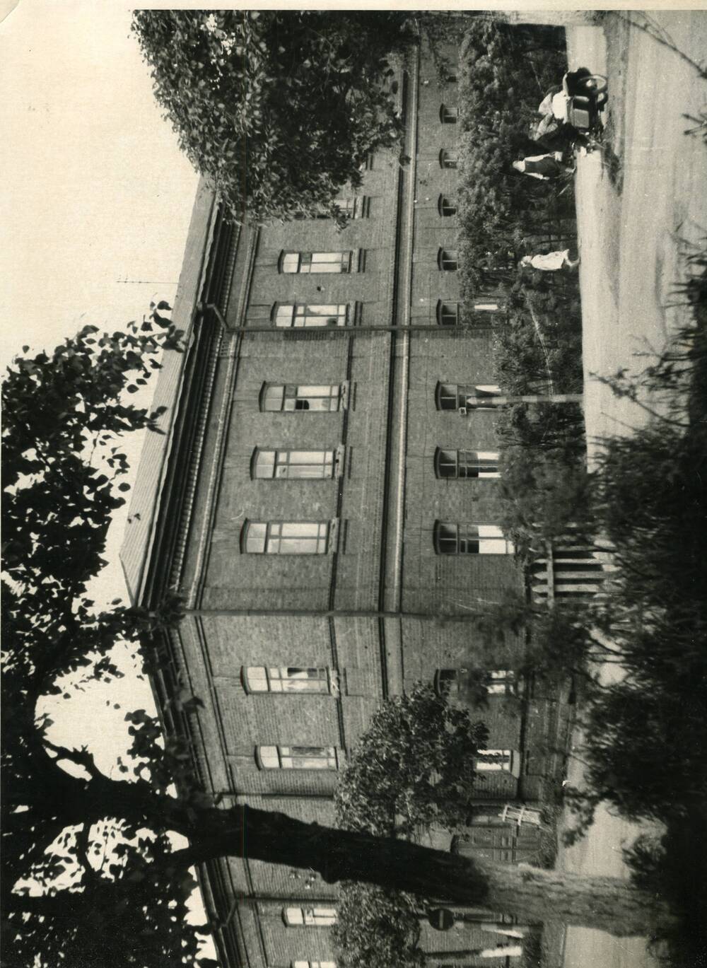 Фотография. Здание городской поликлиники на улице Ковшова, дом 28. г. Златоуст, 1960 - 1970 гг.