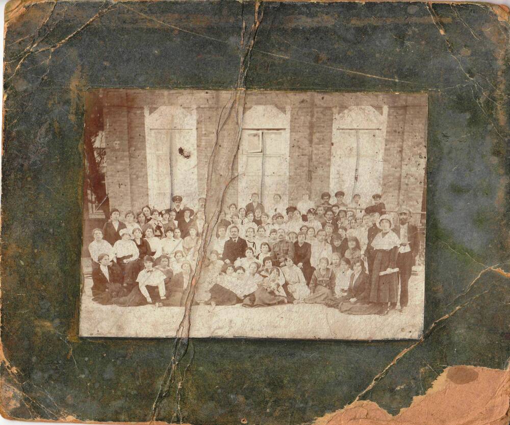 Фото групповое на паспарту. Съезд учителей 9 мая 1917 г.