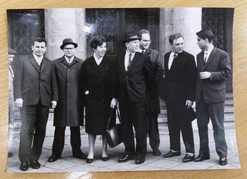 Фотография. Г.И. Баринова среди членов советской делегации в Польше