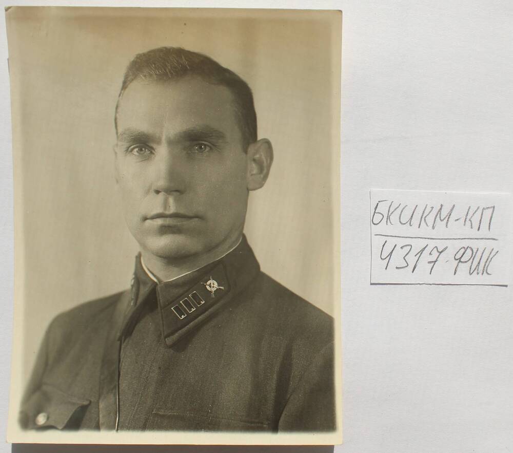 Фото. Портрет Кривенко А. В. в военной форме.