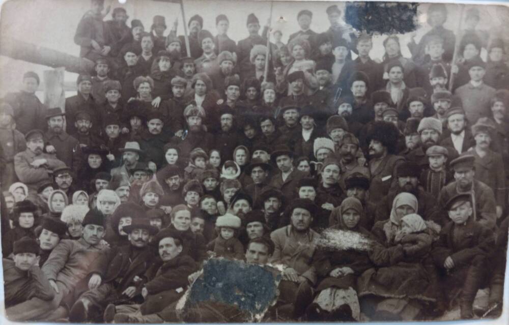 Фото. Группа политических ссыльных в Нарыме (в 3-м ряду слева направо 10-й - Гусев Н.Д.)