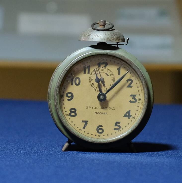 Часы будильник Москва.