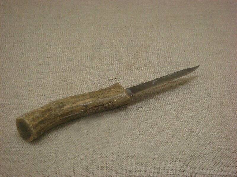 Нож самодельный с рукояткой из кости животного