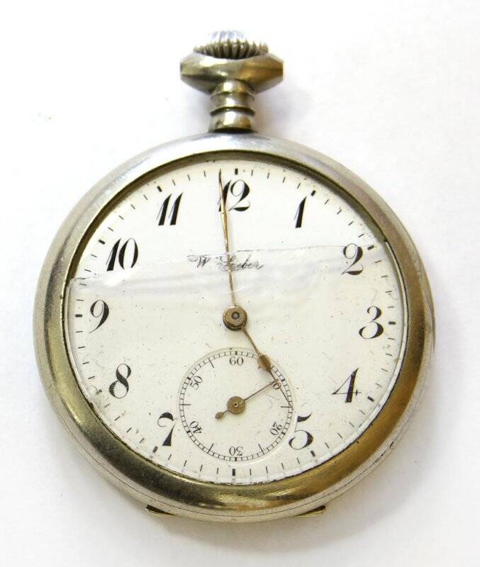 Часы карманные, принадлежавшие капитану 2 ранга запаса Ларионову Виктору Ананьевичу
