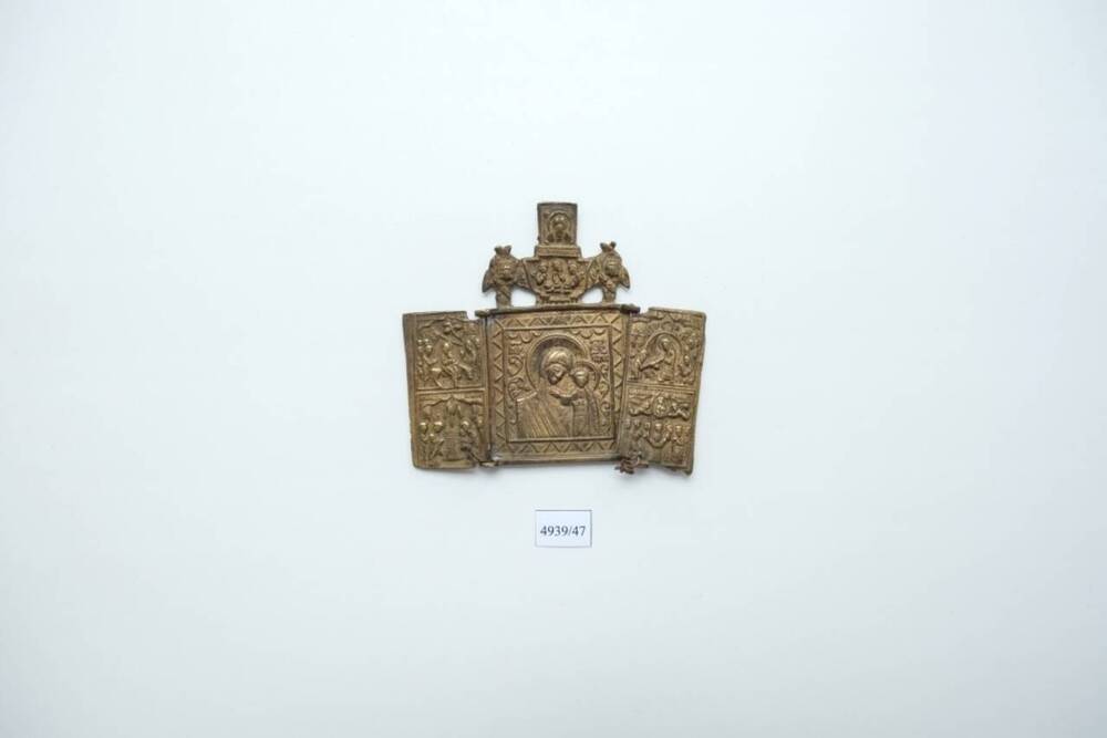 Складень трехстворчатый малый «Икона Пресвятой Богородицы» с избранными праздниками на створках и херувимами