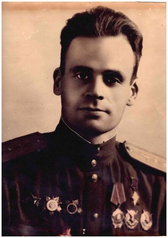 Фотография. Анатолий Александрович Калачев, гвардии капитан, летчик 166 гвардейского штурмового авиаполка, герой СССР