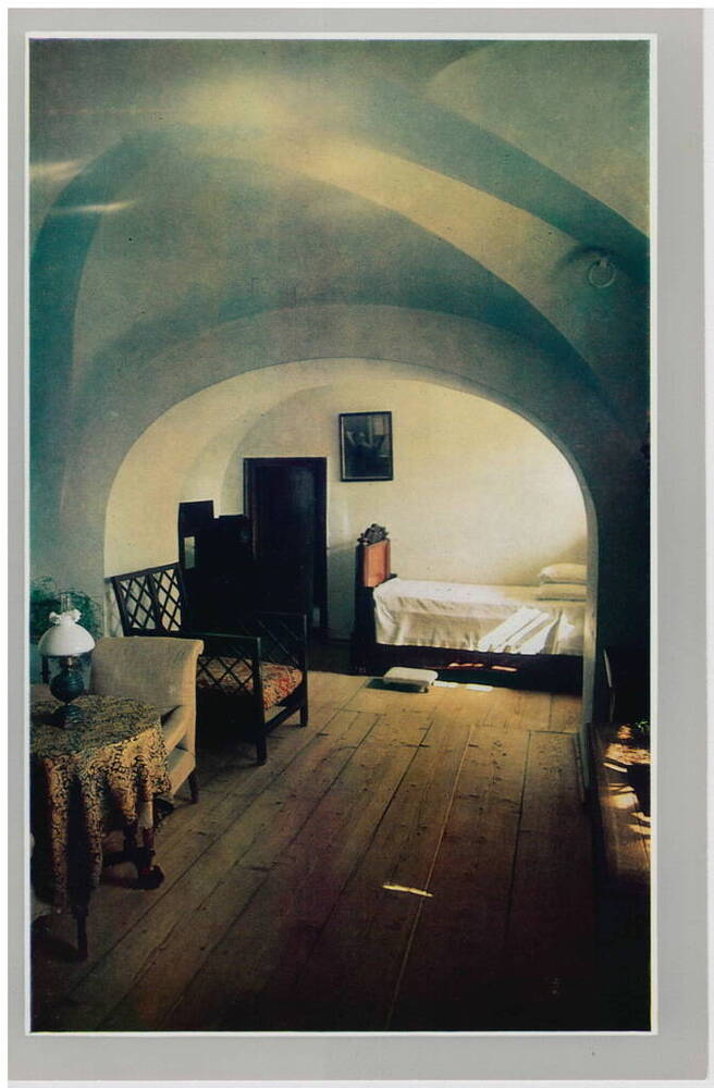 Открытка Комната под сводами из набора открыток Ясная Поляна