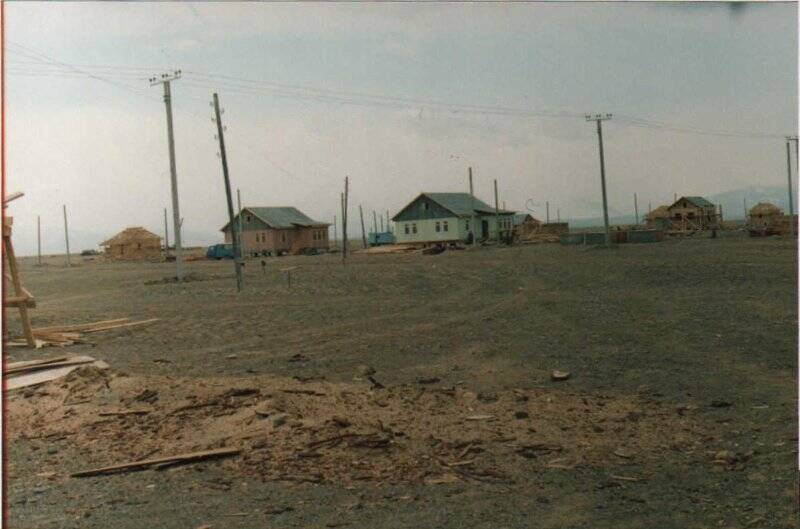 Фото: «Новый поселок для переселенцев из с. Бельтир, разрушенного землетрясением».