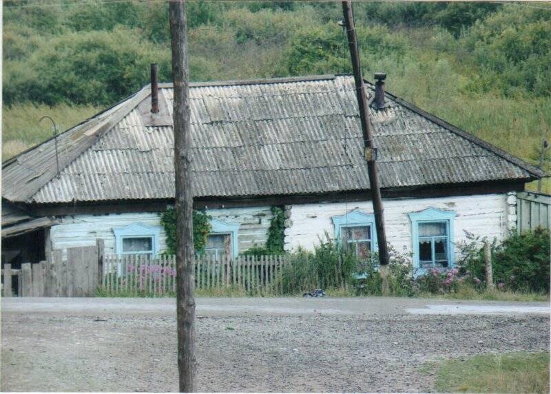 Фото: «Один из старых домов села Верх-Карагуж».