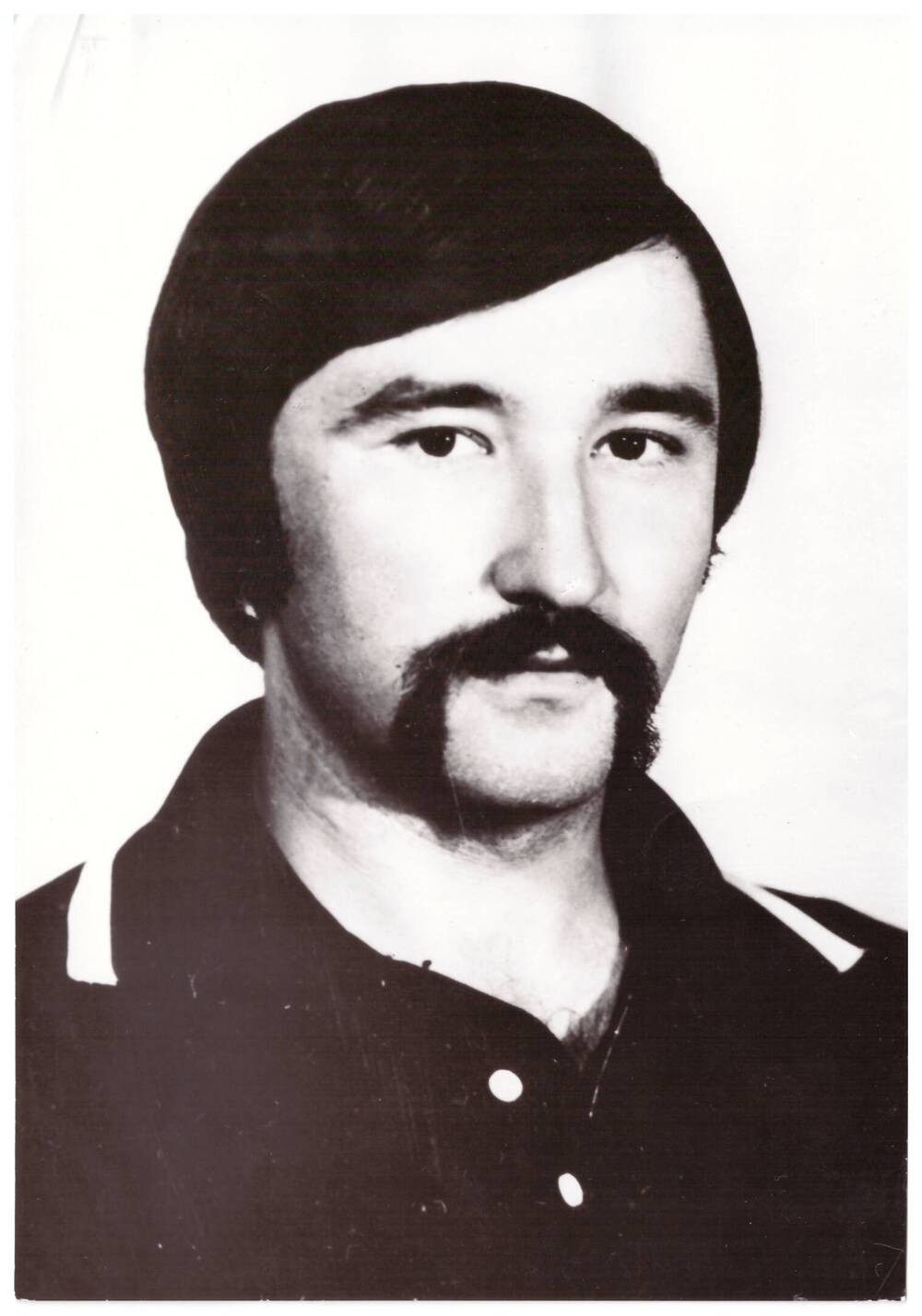 Фотопортрет черно-белый. Евгенов Михаил Васильевич, первый секретарь Мамонтовского РК ВЛКСМ с 1978 по 1984 год.