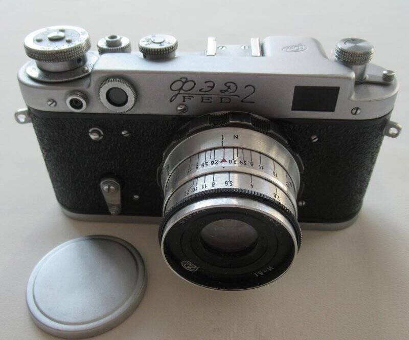 Фотоаппарат малоформатный дальномерный «ФЭД -2».