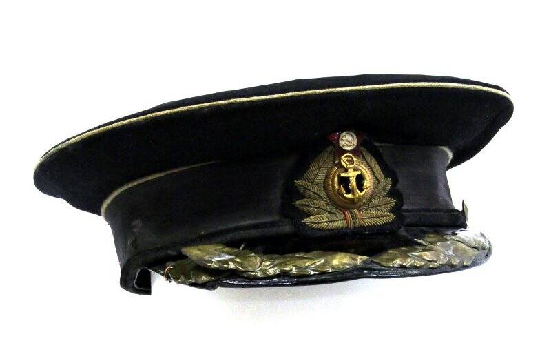 Фуражка старшего офицерского состава /черная/, принадлежавшая капитану 1 ранга Бушакову Григорию Александровичу