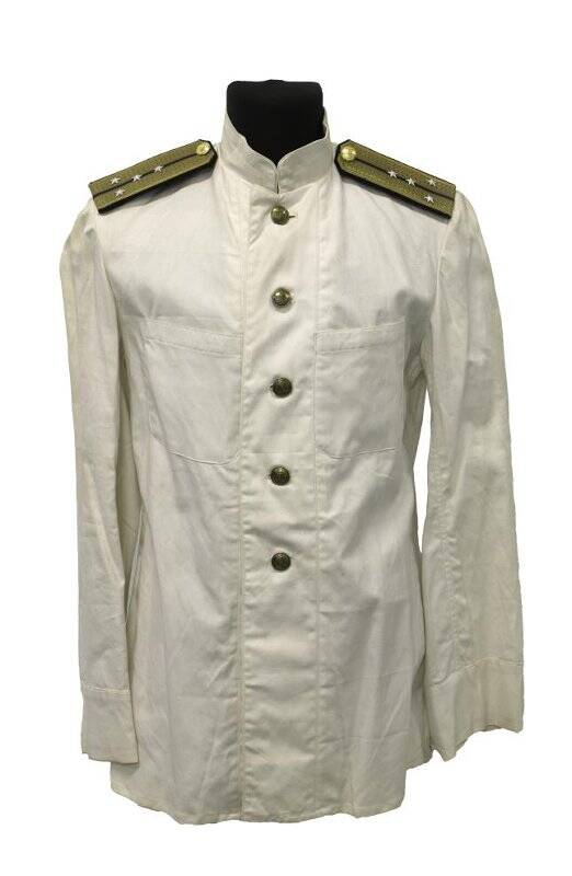 Китель х/б белый с погонами из формы одежды повседневной для ношения вне строя и для строя летняя капитан-лейтенанта ВМФ СССР.
