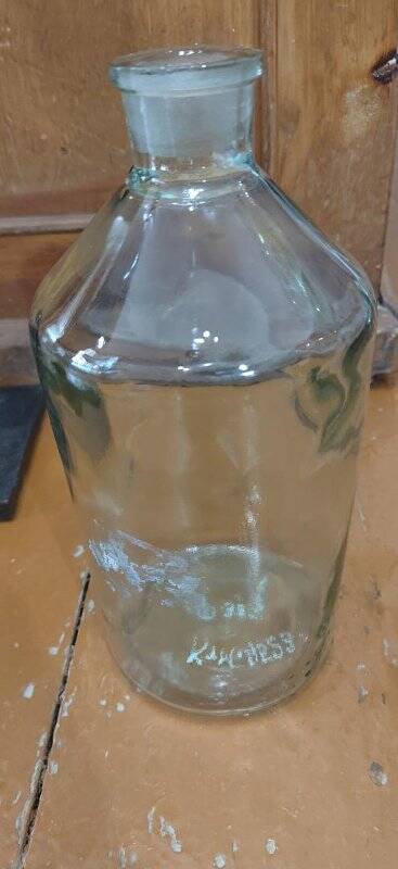 Бутыль стеклянная для химических реактивов.