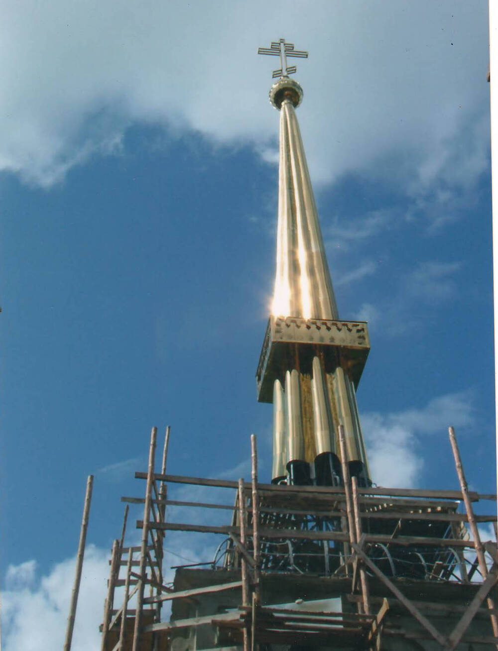 Фото. Восстановленный шпиль с новым крестом на Спасо - Преображенско Соборе г.Болхова.