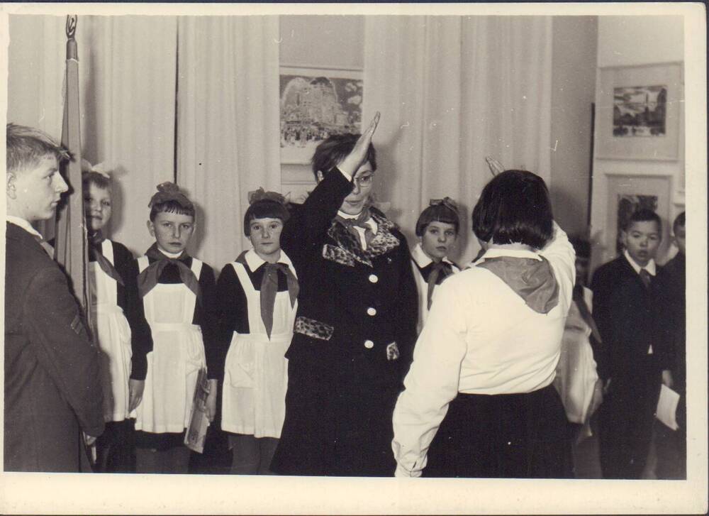 Фотография. Прием в пионеры во вспомогательной школе-интернате, Кирсановский музей, 1975 г.