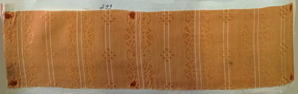 Образец ткани из альбома тканей, выпускавшихся  фабриками  г.Павловского Посада в конце XIX - начале XX вв.
