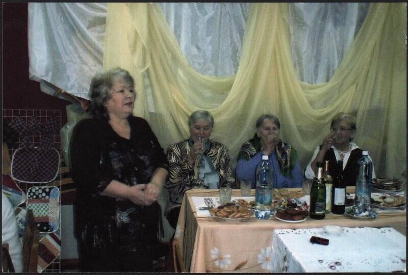 Фотография цветная Пичужкиной Ольги Яковлевны. Празднование Дня матери - Великое имя - Мать в Глуховской дивизии в музее
