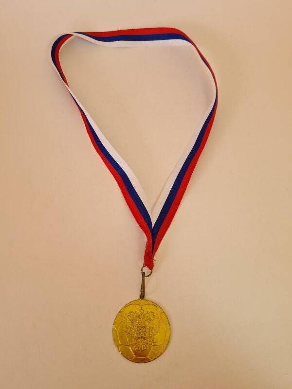 Медаль «золотая» за победу в Чемпионате по футболу(?) Потапова А.И.