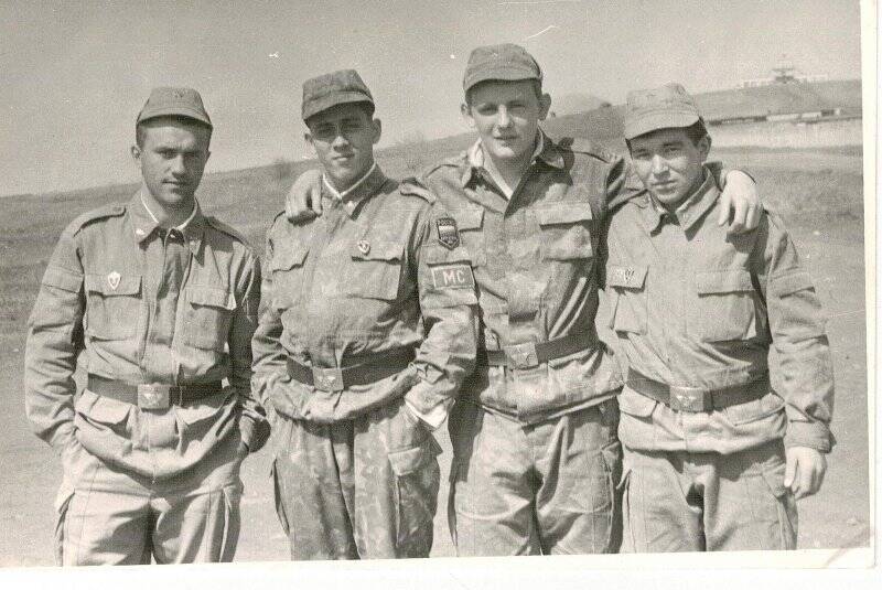 Фотография. Четверо молодых солдат. Второй слева Никулин Роман Владимирович.
