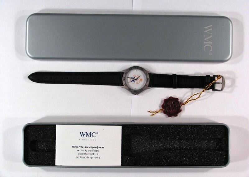 Часы наручные мужские с символикой ЦВММ, изготовленные по заказу музея к 295-летию со дня его основания. В футляре, с гарантийным сертификатом.