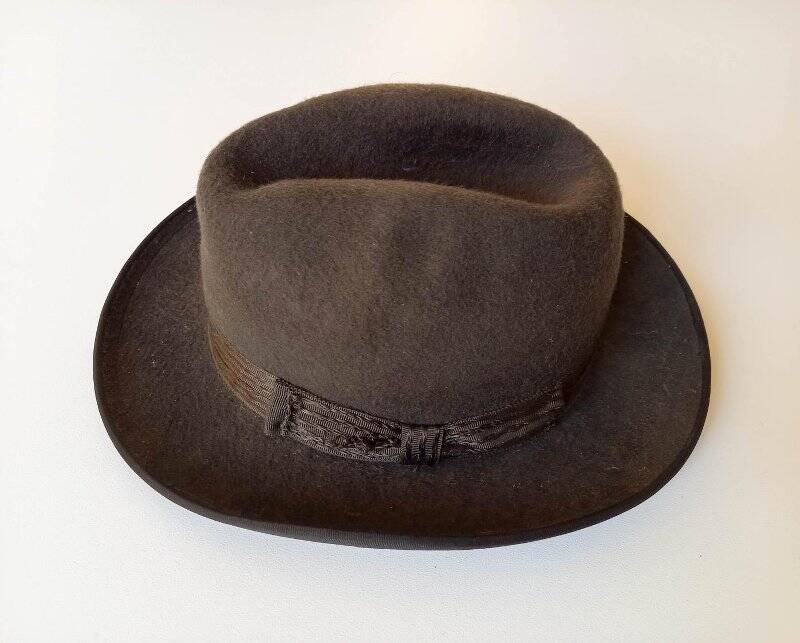 Шляпа фетровая шерстяная мужская темно-серая, по тулье лента и бант; щелковская фетровая фабрика.