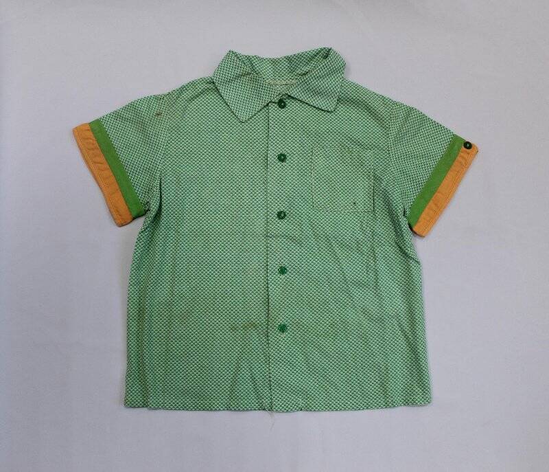 Рубашка детская для мальчика с коротким рукавом.